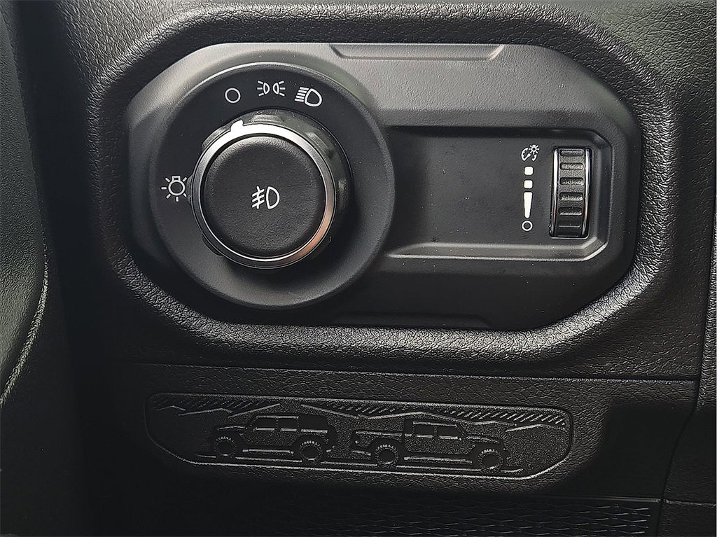 Used 2025 Jeep Wrangler Sport image 17