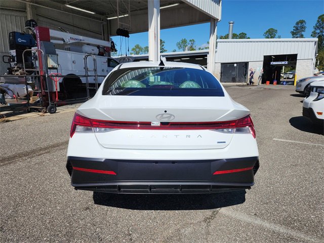 New 2025 Hyundai Elantra Limited image 4