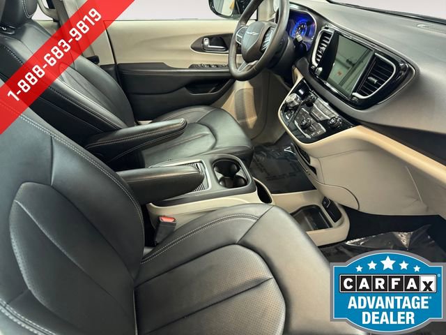 Used 2024 Chrysler Pacifica Touring-L FWD image 5