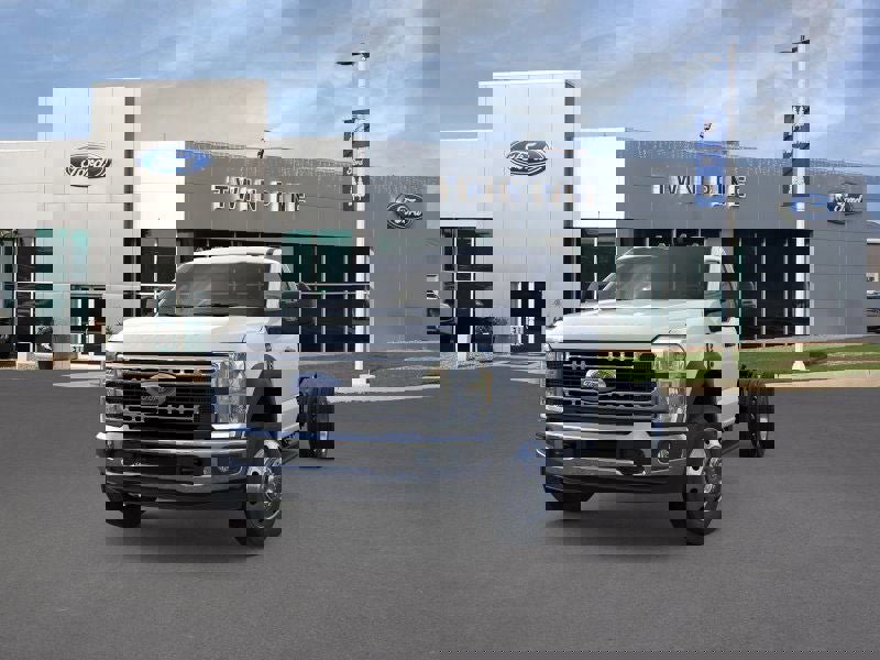 New 2025 Ford F450 XLT w/ XLT Value Package image 2