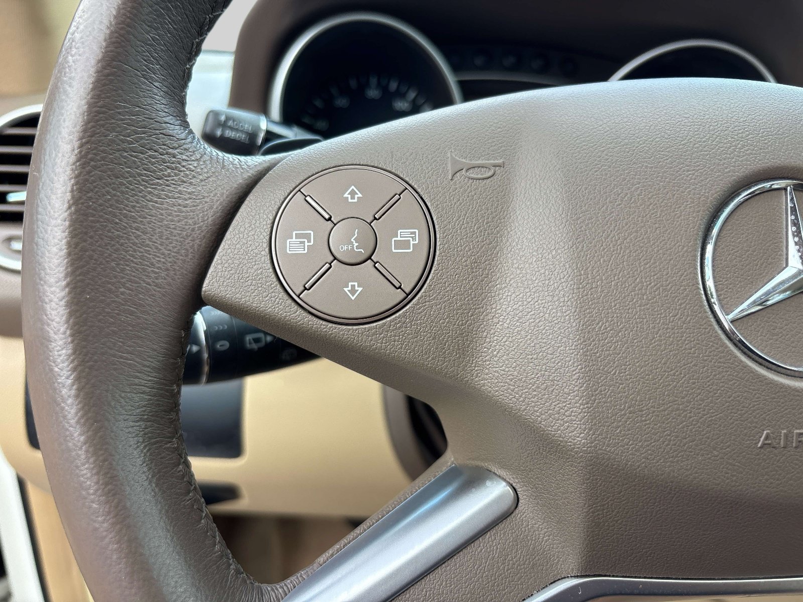 Used 2009 Mercedes-Benz ML 350 4MATIC image 20