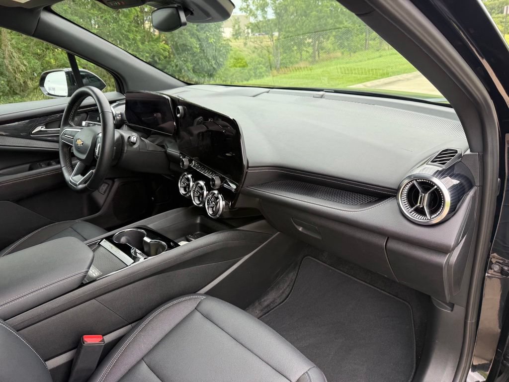 Used 2025 Chevrolet Blazer EV LT AWD/4WD image 24