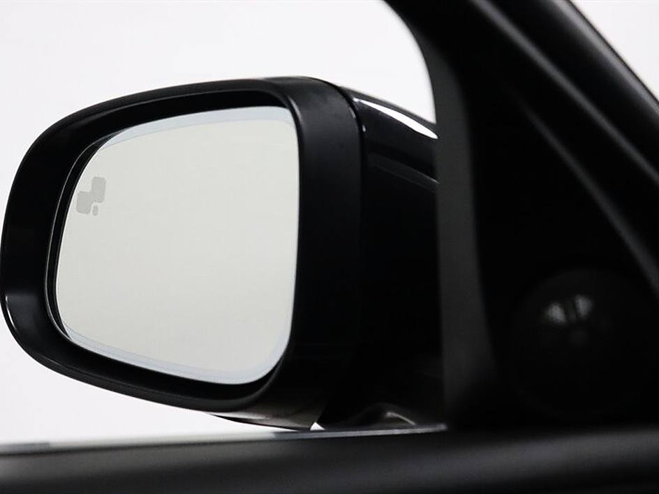 Used 2015 Jaguar XJ L Portfolio RWD image 46