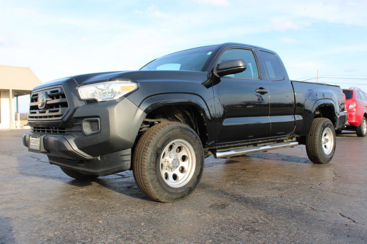 Used 2019 Toyota Tacoma SR image 12