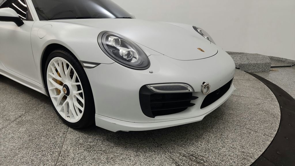 Used 2015 Porsche 911 Turbo S image 60