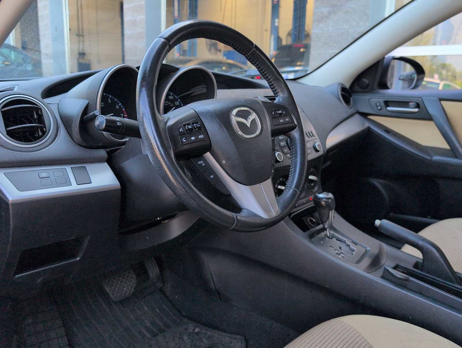 Used 2012 MAZDA MAZDA3 i Touring image 10