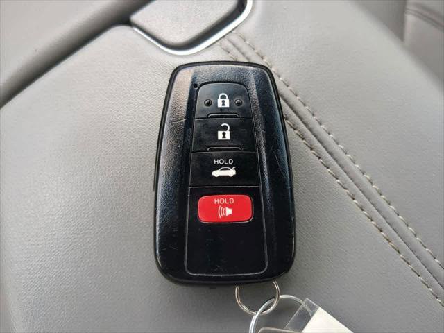 Certified 2021 Toyota Avalon XLE FWD image 28