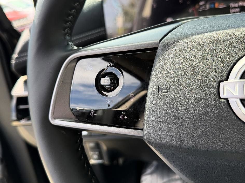 Used 2025 Nissan Murano SV image 25