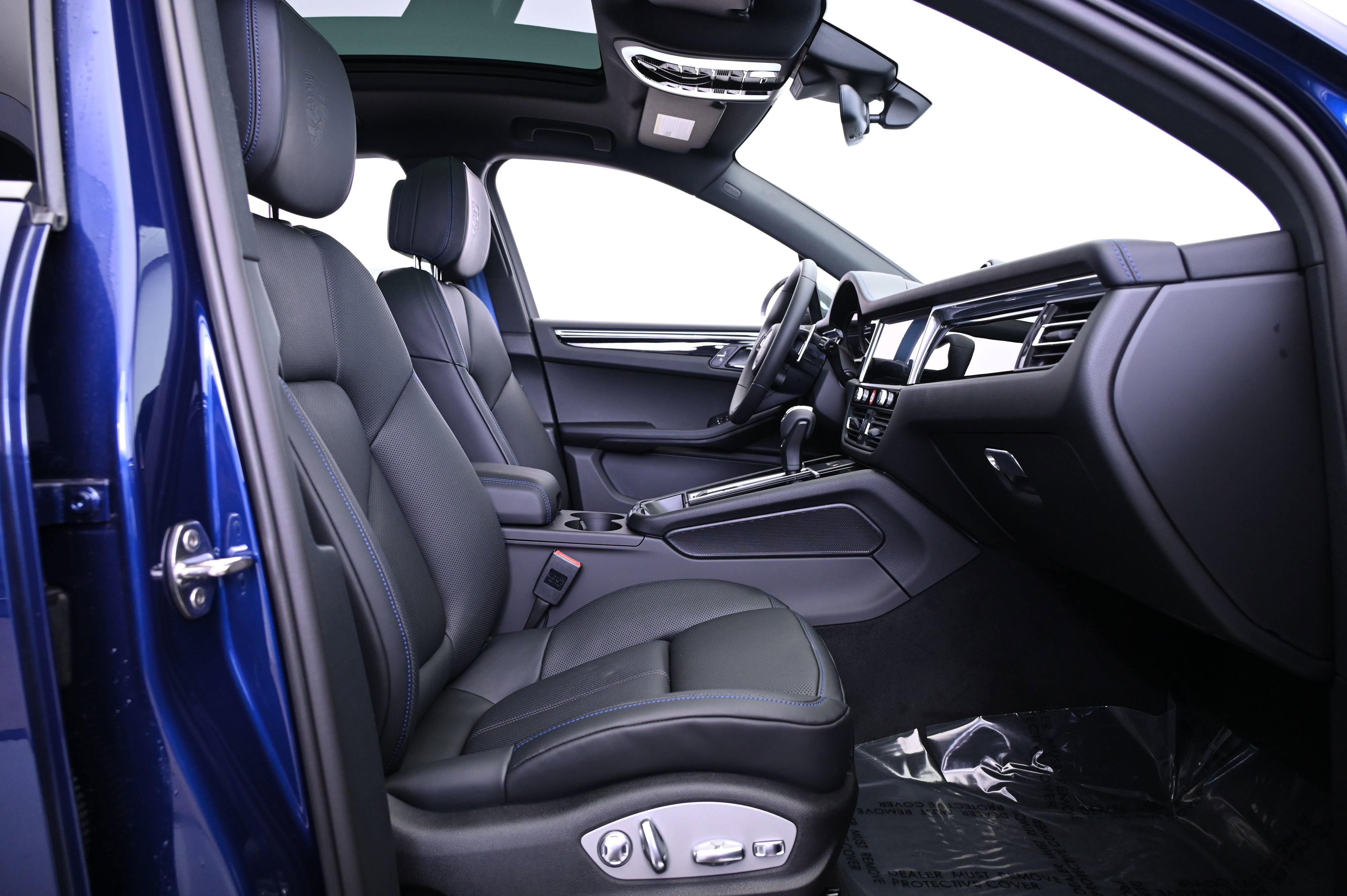 Certified 2025 Porsche Macan image 27