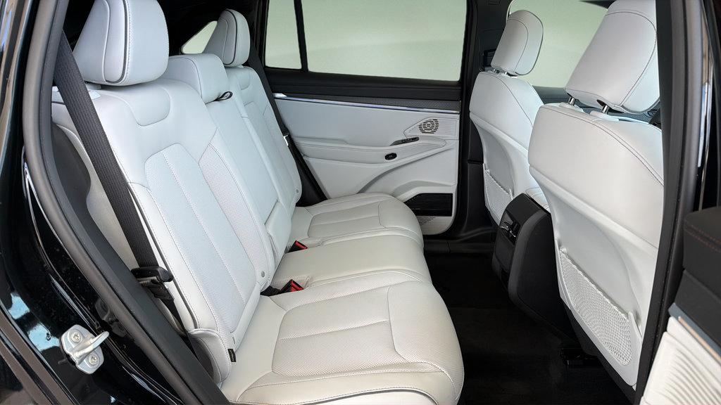 Used 2025 Jeep Wagoneer S Limited AWD/4WD image 19