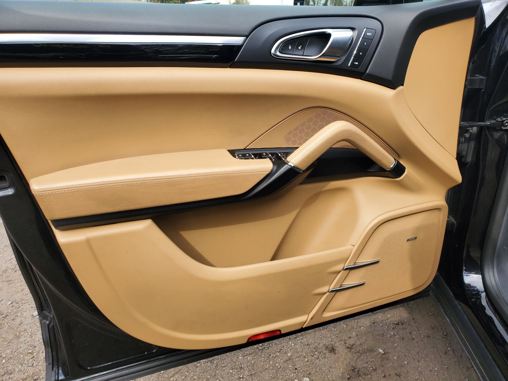 Used 2017 Porsche Cayenne S image 13