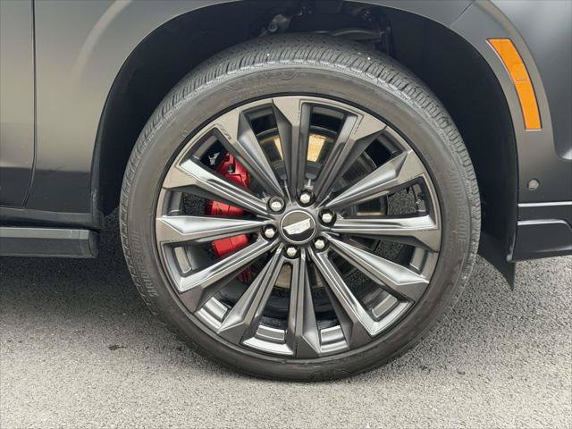 Used 2025 Cadillac Escalade ESV V AWD/4WD image 9