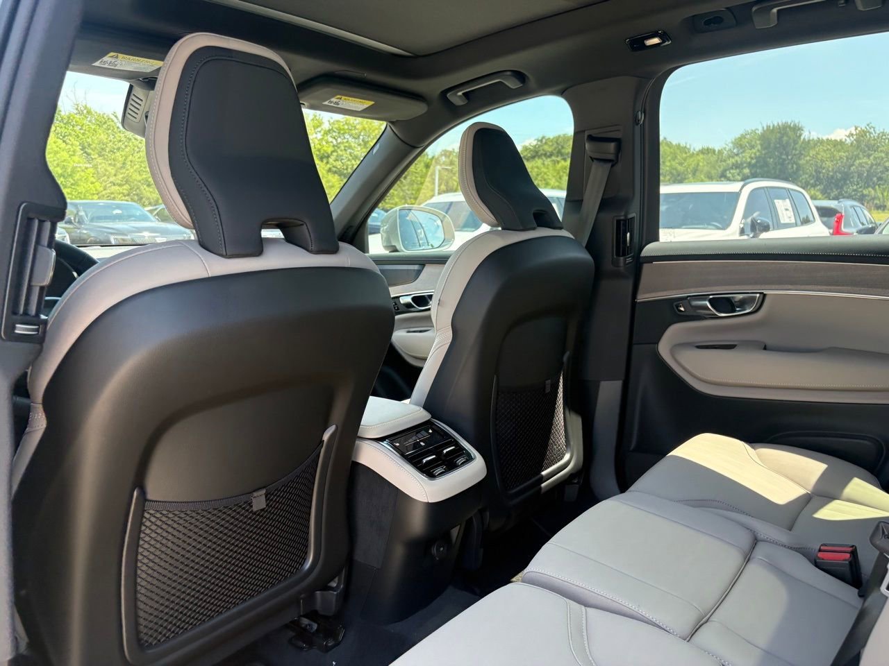 New 2026 Volvo XC90 B6 Plus w/ Protection Package Premier AWD/4WD image 23