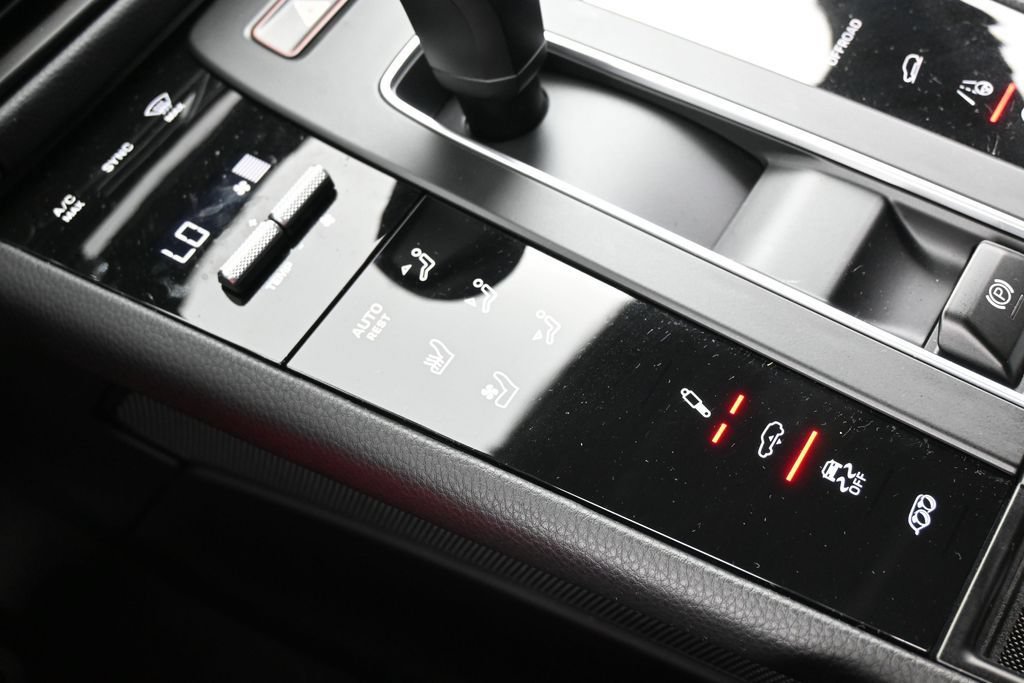 Used 2025 Porsche Macan GTS AWD/4WD image 28