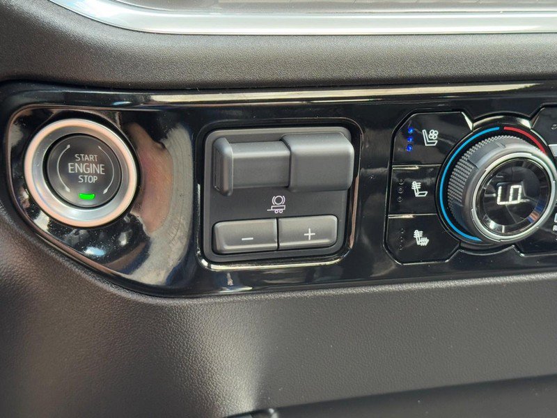 Used 2025 Chevrolet Silverado 1500 High Country w/ High Country Premium Package AWD/4WD image 19