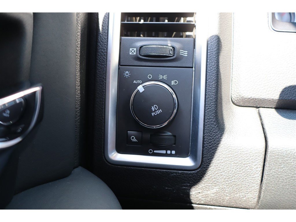 Used 2015 RAM 1500 Limited image 30