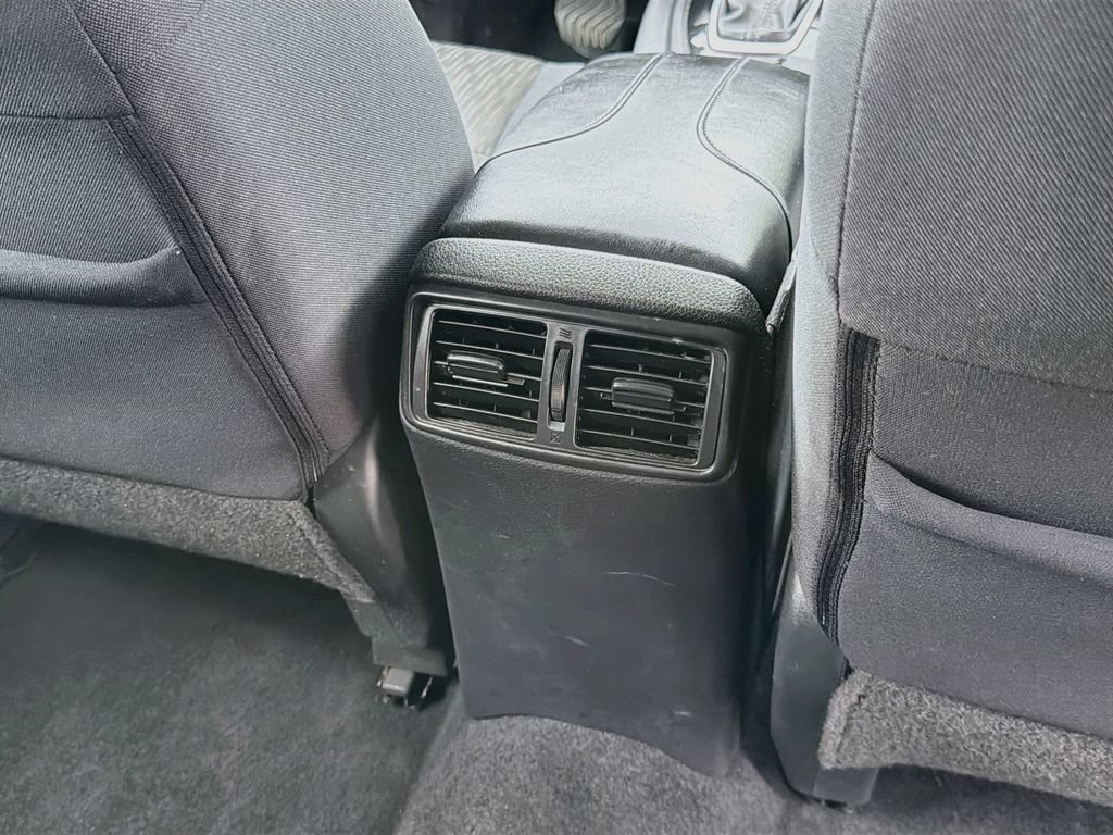 Used 2017 Nissan Rogue SV FWD image 26