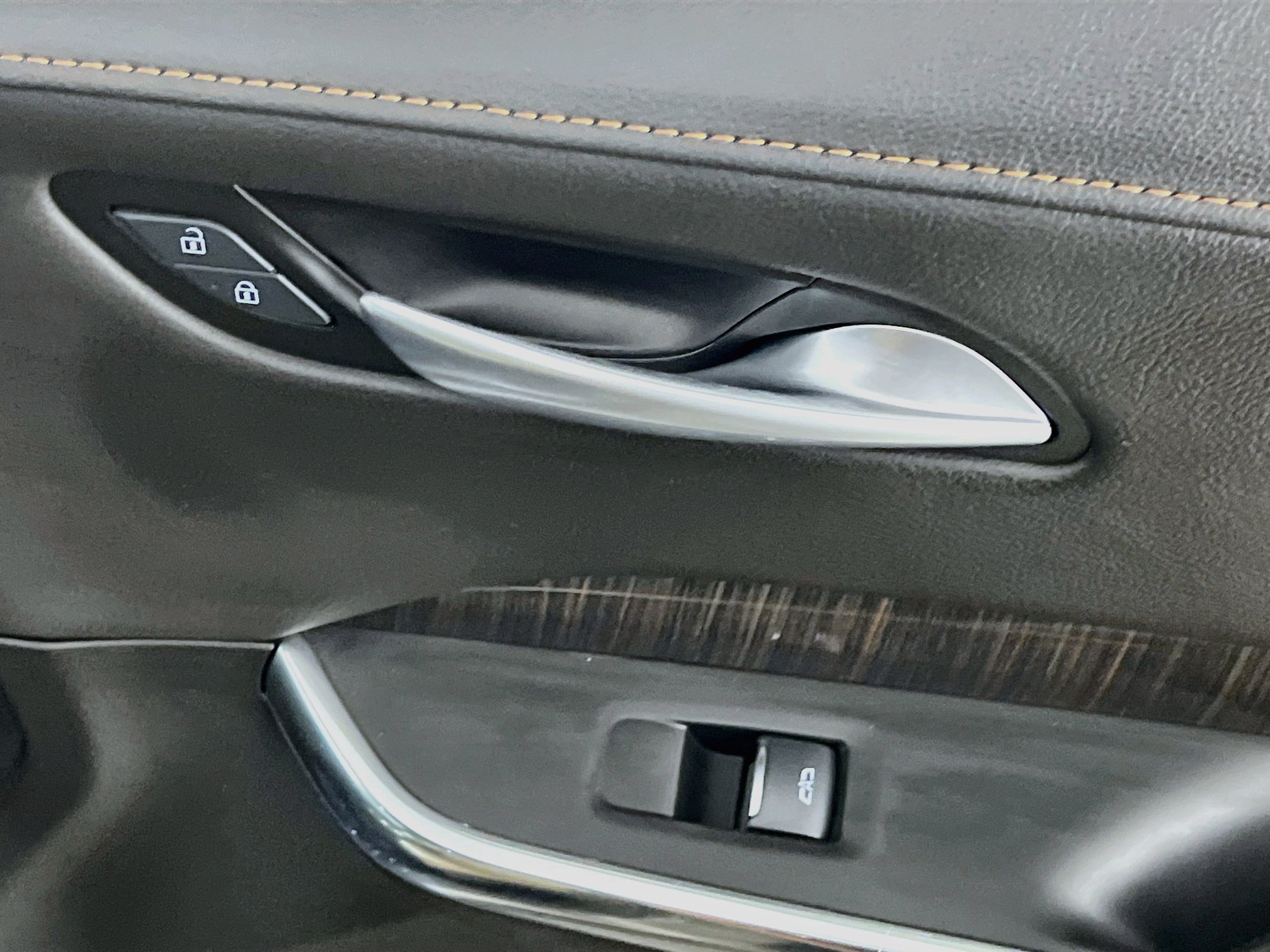 Used 2024 Cadillac XT4 Premium Luxury w/ Technology Package FWD image 32