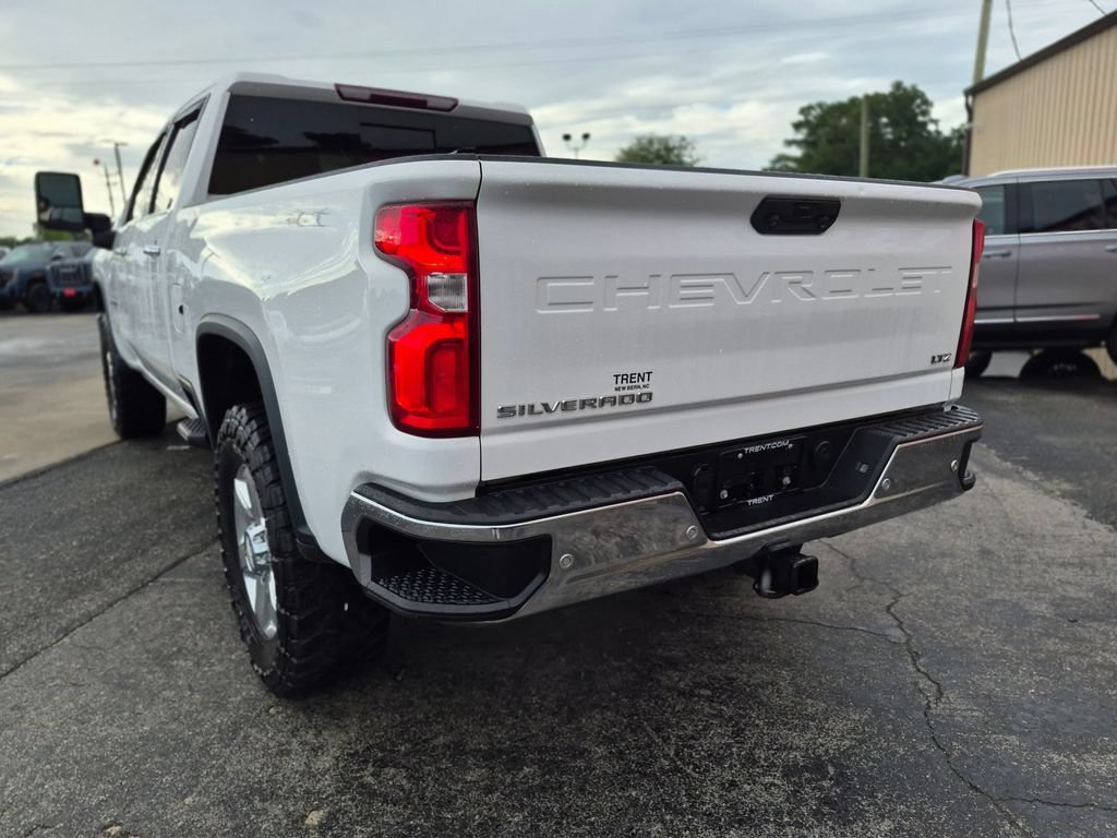 Used 2022 Chevrolet Silverado 2500 LTZ w/ LTZ Convenience Package AWD/4WD image 2