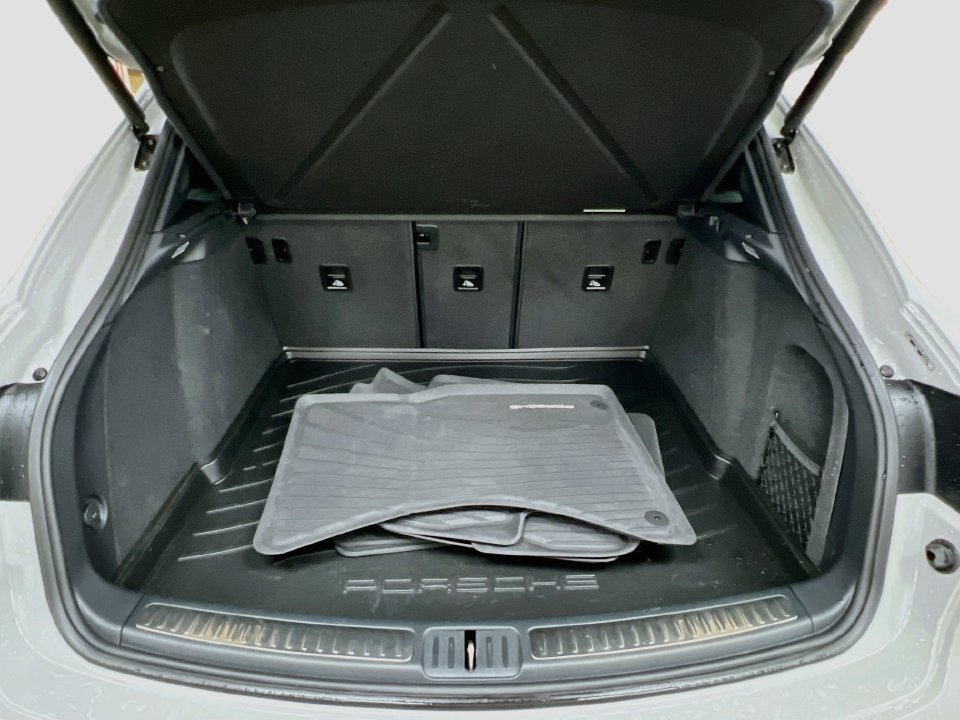 Certified 2024 Porsche Macan AWD/4WD image 27