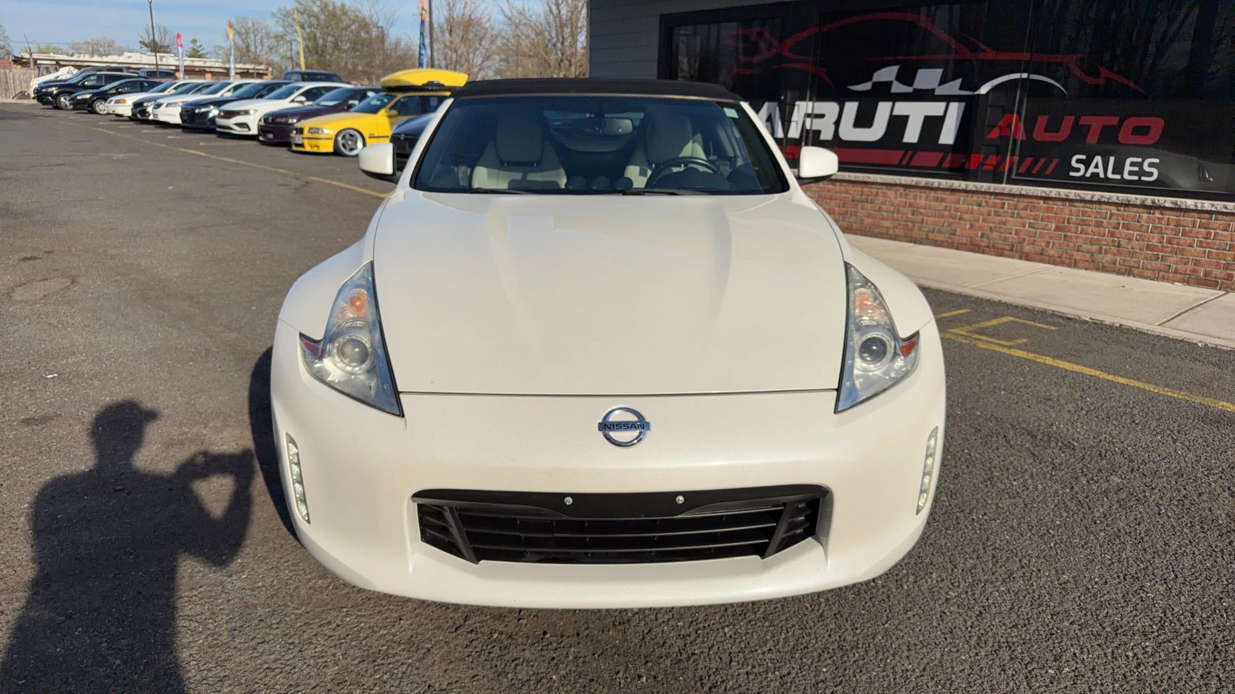 Used 2014 Nissan 370Z Touring image 2