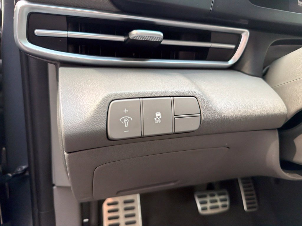 Certified 2025 Hyundai Elantra Sport FWD image 9