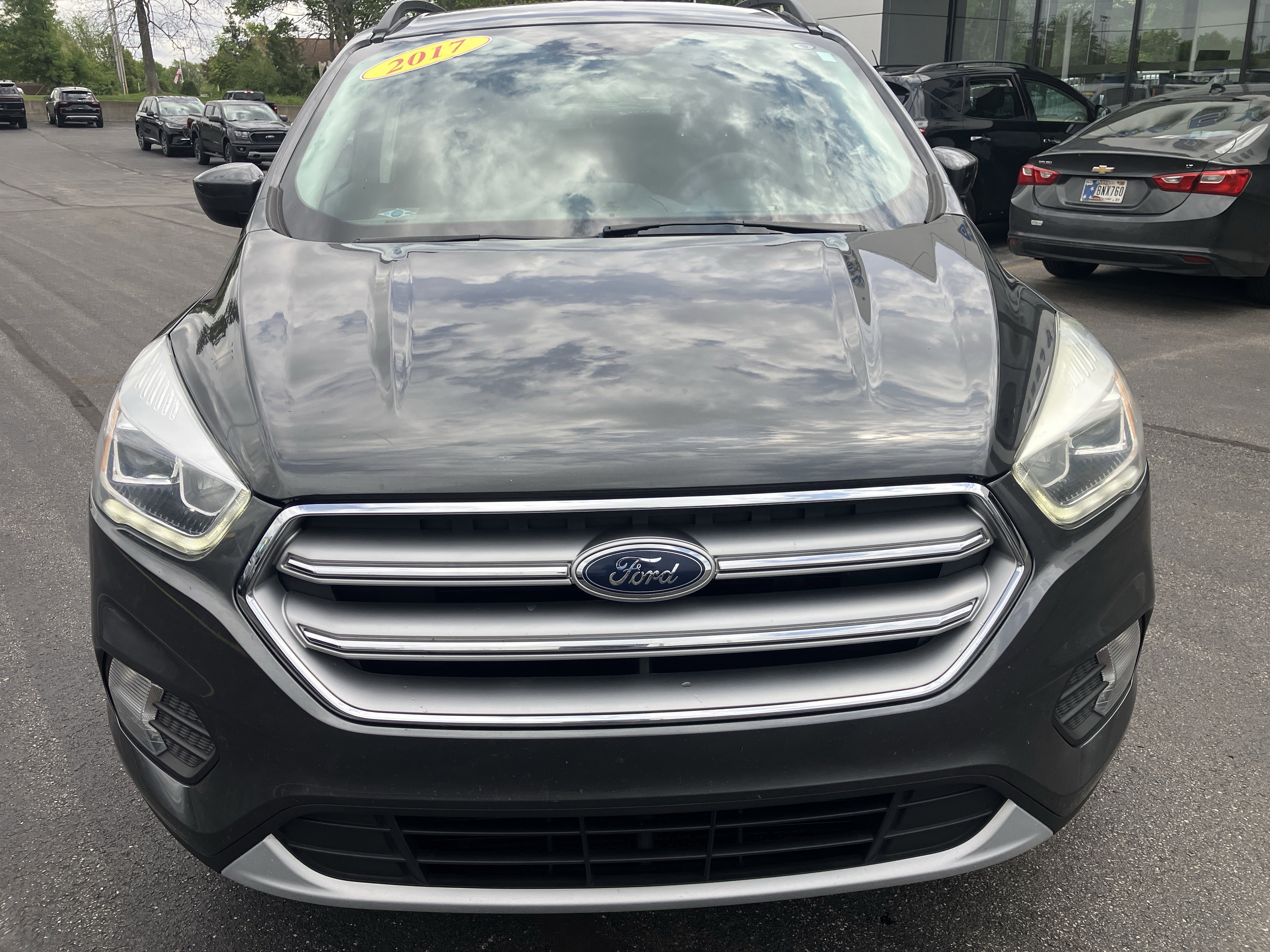Used 2017 Ford Escape SE w/ Equipment Group 201A FWD image 2