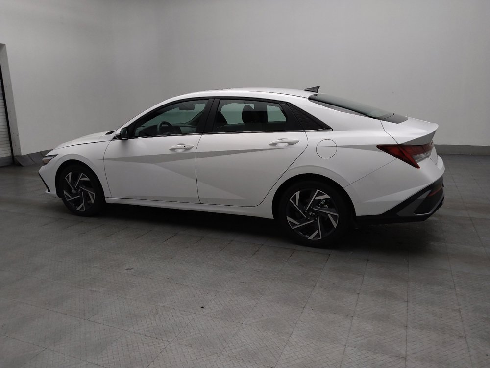 Used 2025 Hyundai Elantra SEL FWD image 3