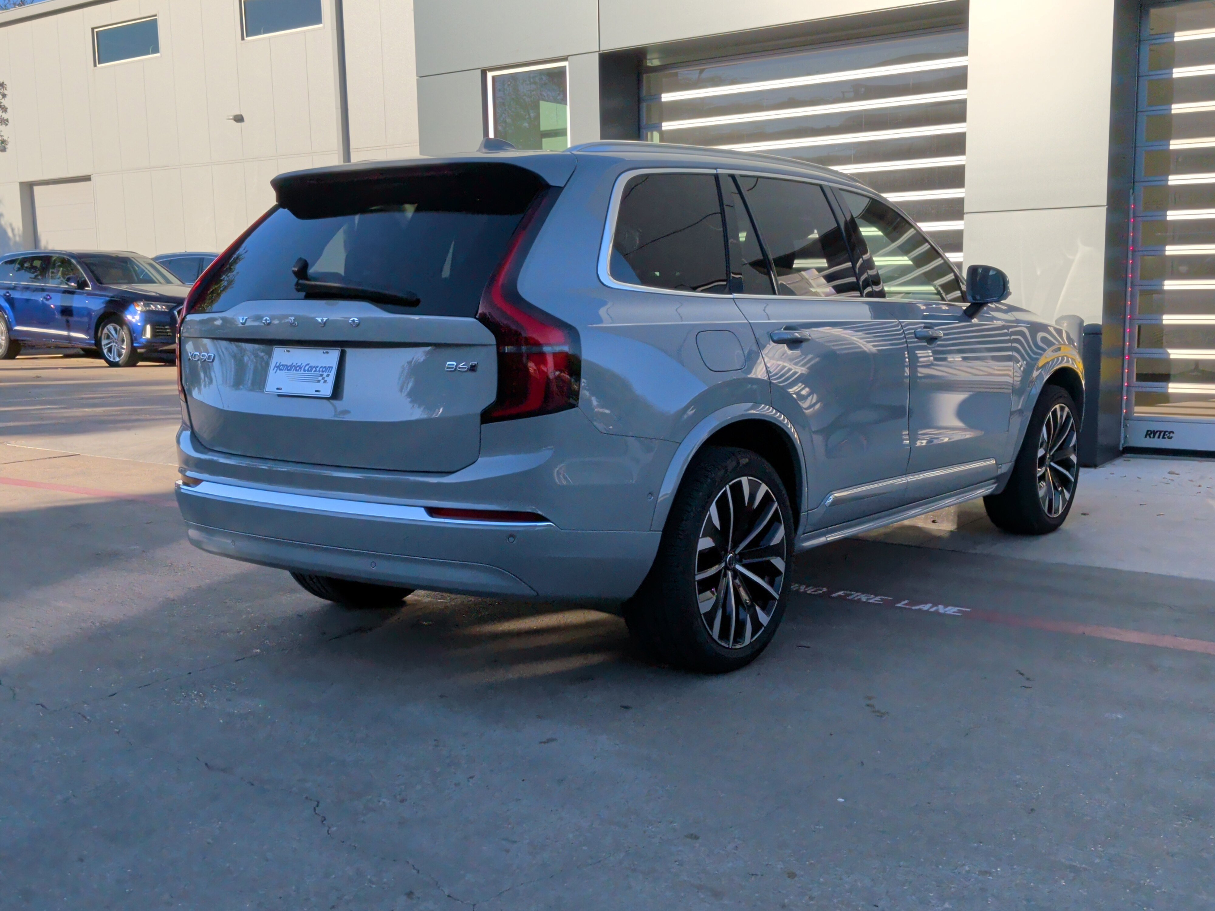 Used 2025 Volvo XC90 B6 Plus image 9