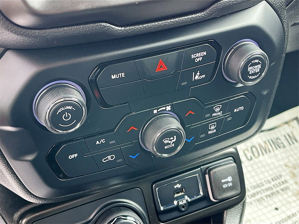 Used 2023 Jeep Renegade Latitude w/ Premium Group image 16