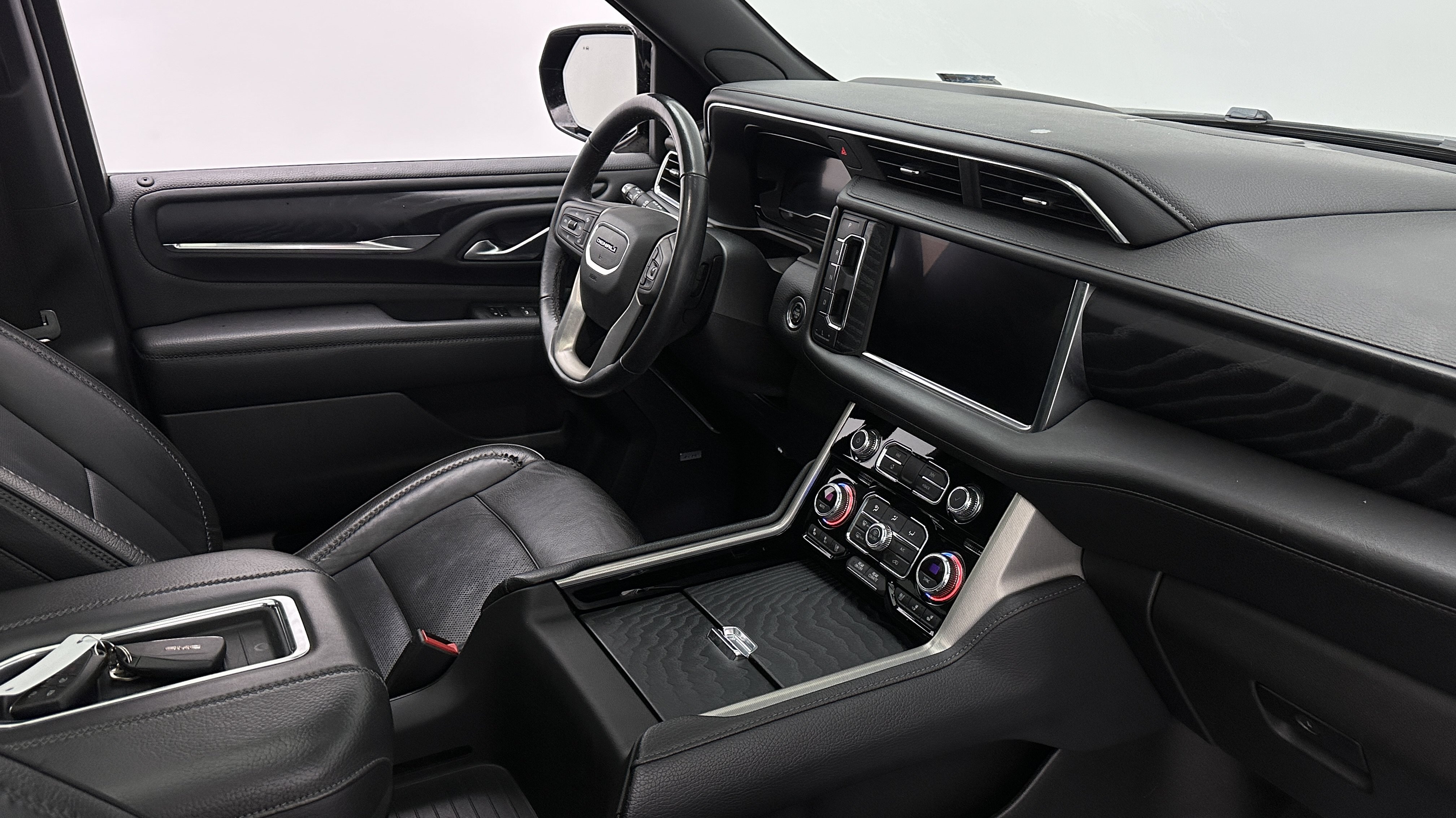 Used 2022 GMC Yukon Denali RWD image 41