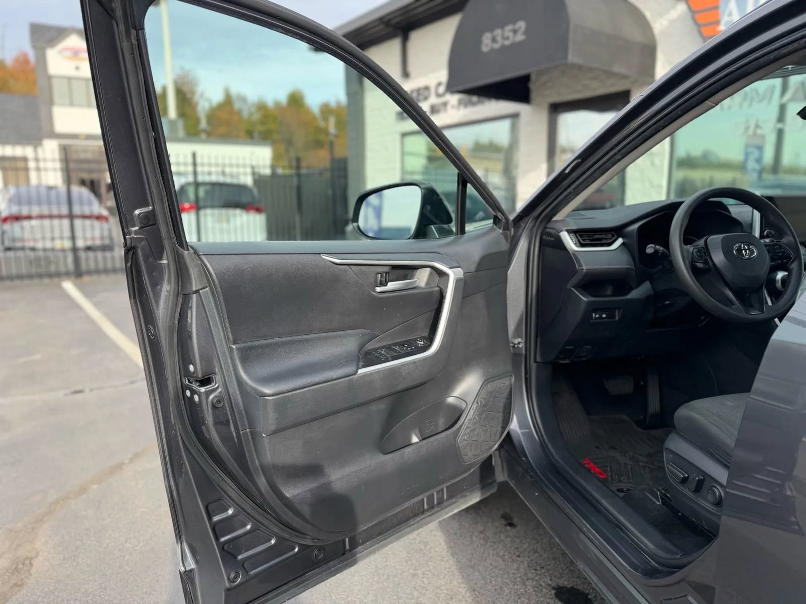 Used 2023 Toyota RAV4 XLE AWD/4WD image 16