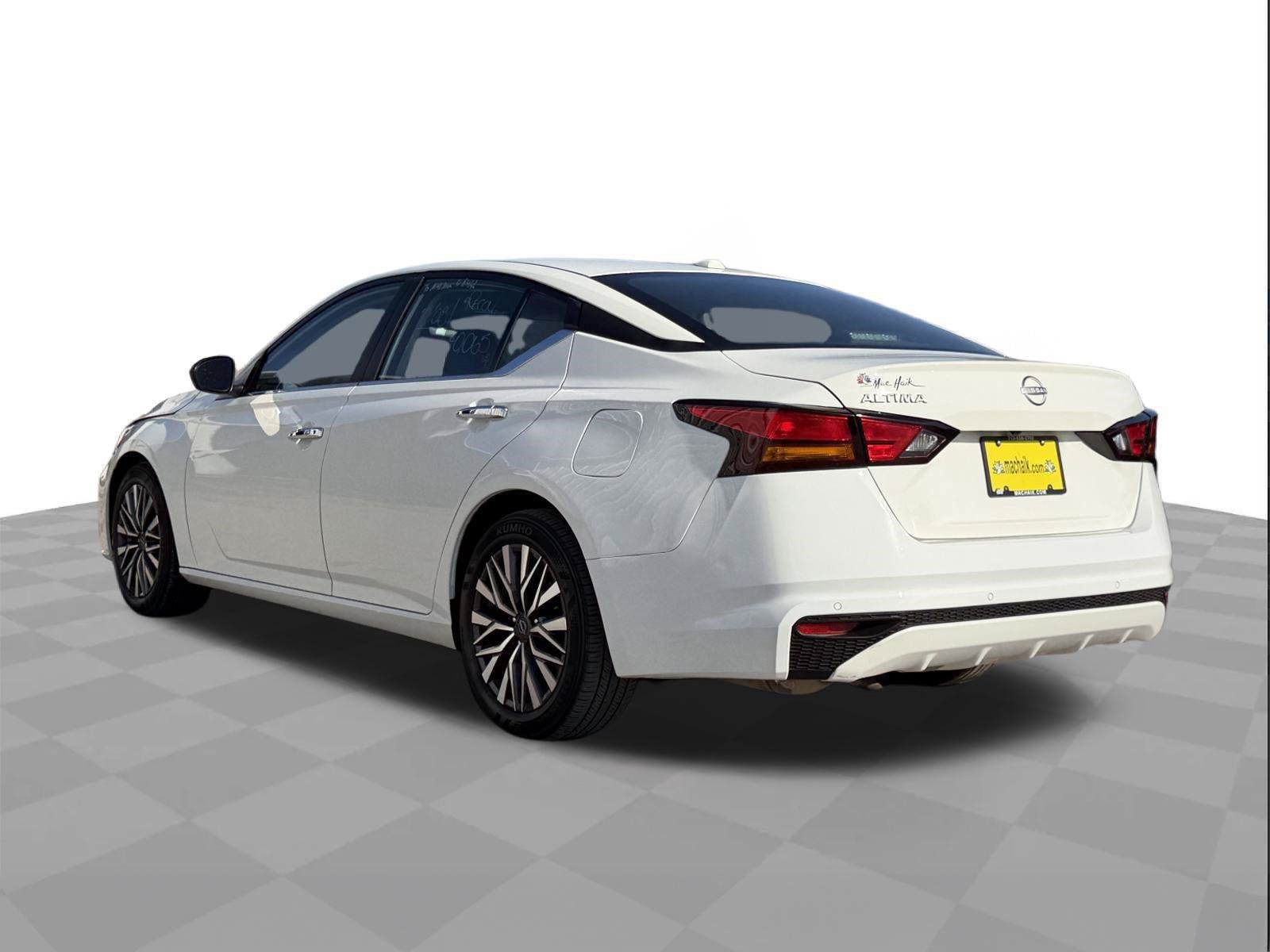 Used 2025 Nissan Altima 2.5 SV FWD image 3