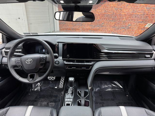 Used 2025 Toyota Camry SE image 12