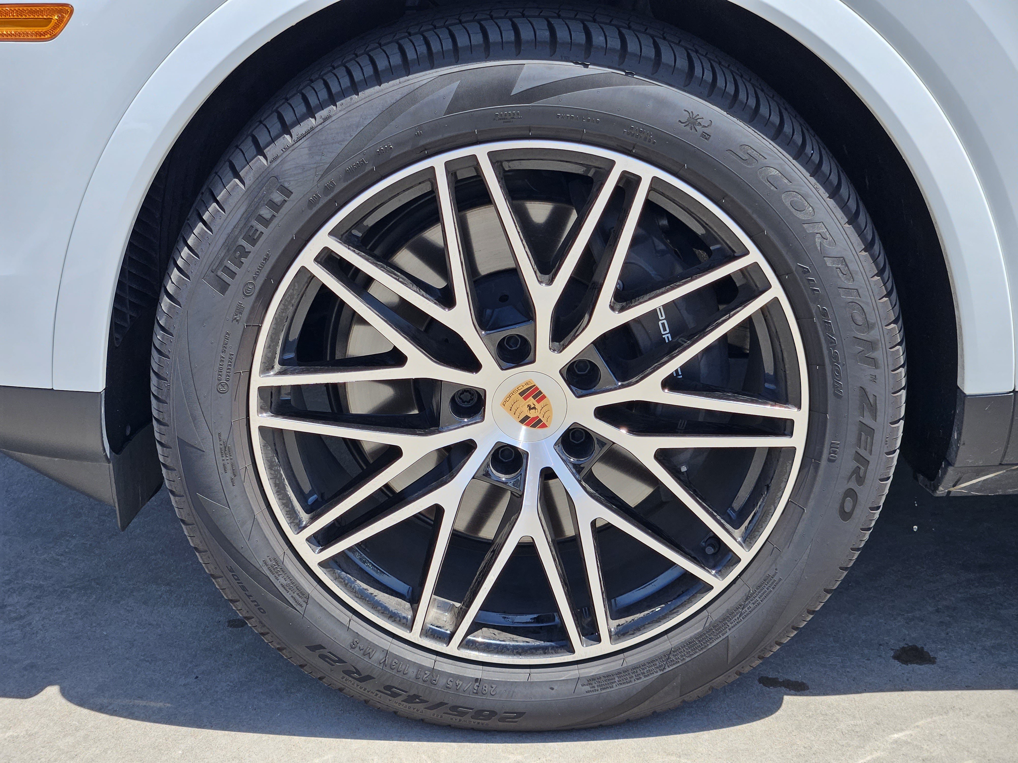 Certified 2026 Porsche Cayenne Coupe AWD/4WD image 14