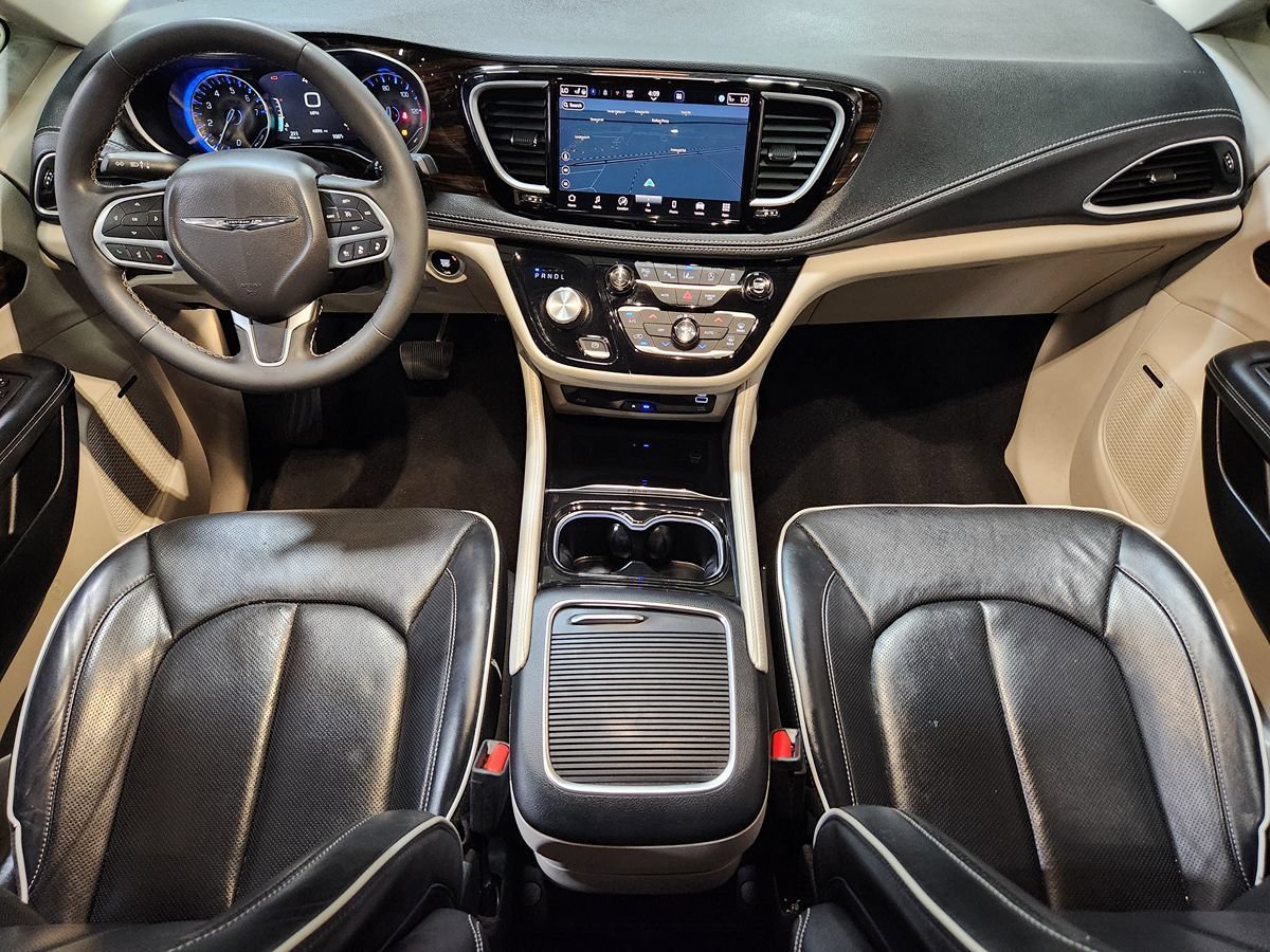 Used 2023 Chrysler Pacifica Limited w/ Uconnect Theater Family Group FWD image 49