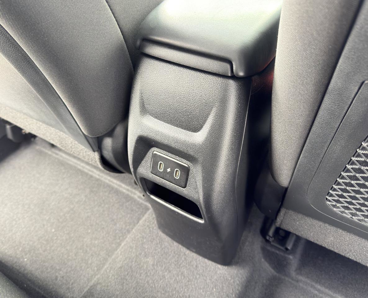 Used 2024 Hyundai Venue SEL FWD image 36