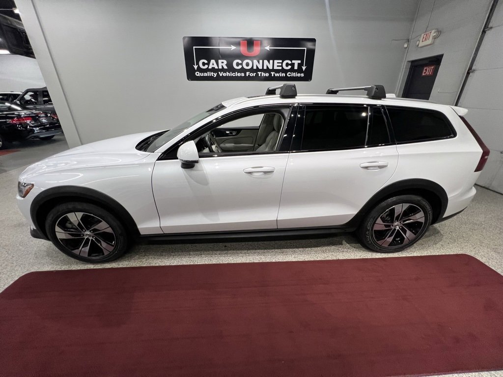 Used 2020 Volvo V60 T5 Cross Country w/ Protection Package Premier image 17