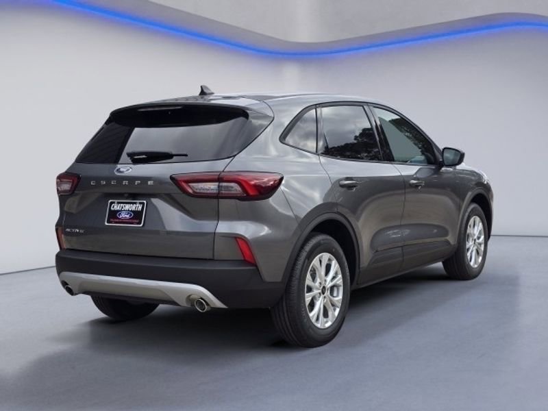 New 2025 Ford Escape Active w/ Cold Weather Package FWD video 2