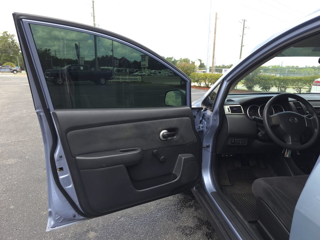 Used 2009 Nissan Versa 1.8 S FWD image 9