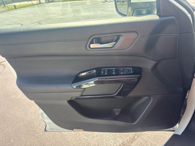 Used 2022 Nissan Pathfinder SV image 15