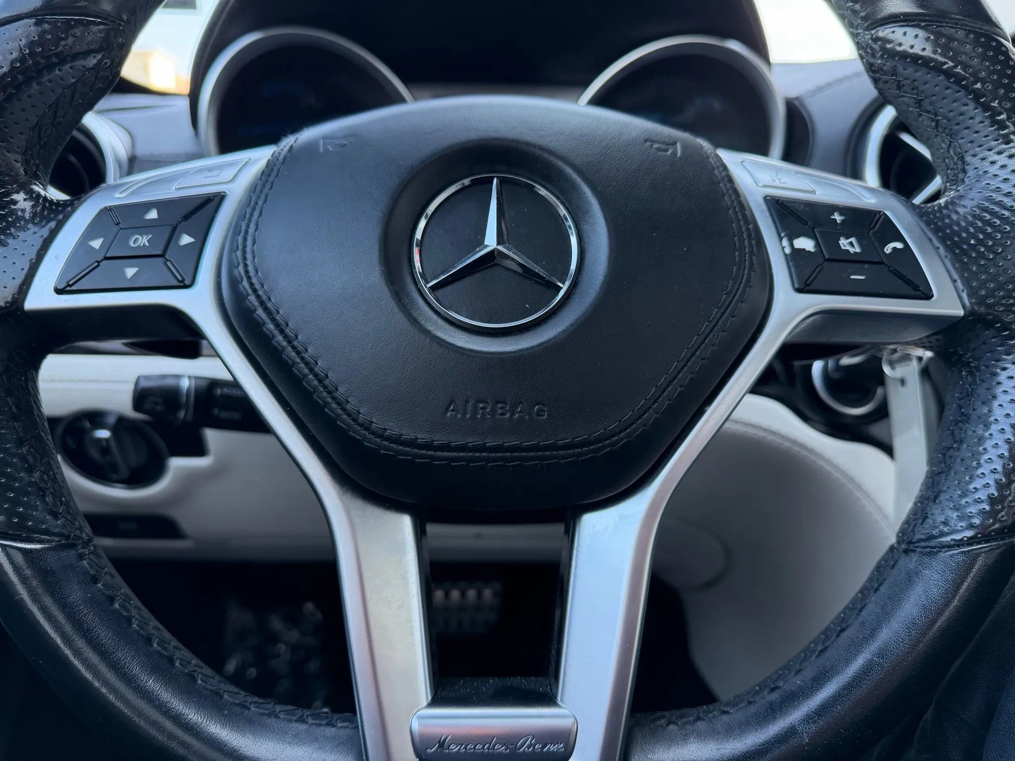 Used 2016 Mercedes-Benz SL 550 w/ Driver Assistance Package image 18