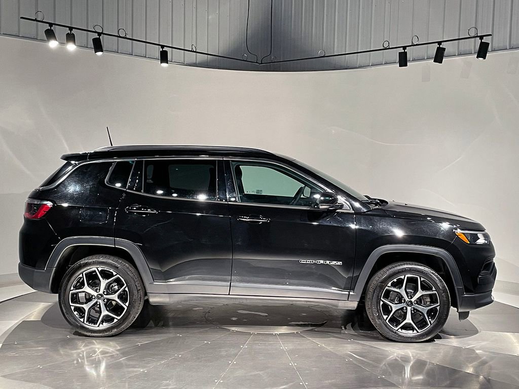 Used 2025 Jeep Compass Limited image 10