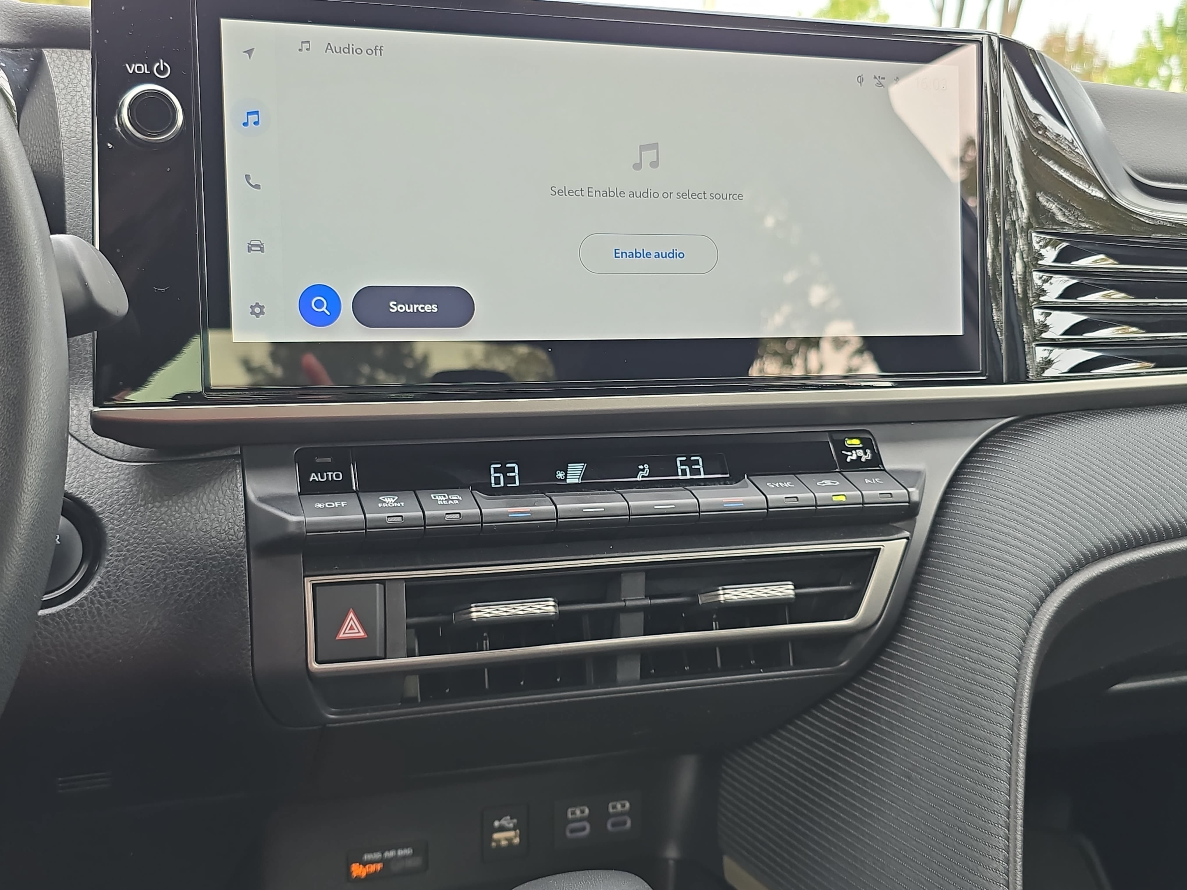 Used 2025 Toyota Camry SE w/ Multimedia Upgrade Package FWD image 19
