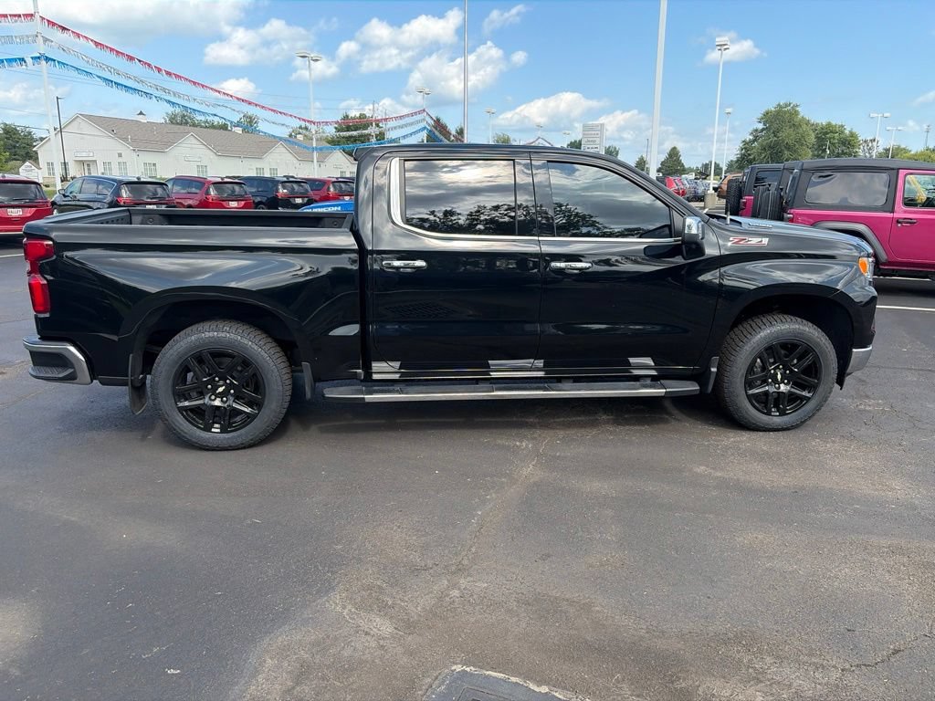 Used 2023 Chevrolet Silverado 1500 LTZ w/ LTZ Premium Package AWD/4WD image 11