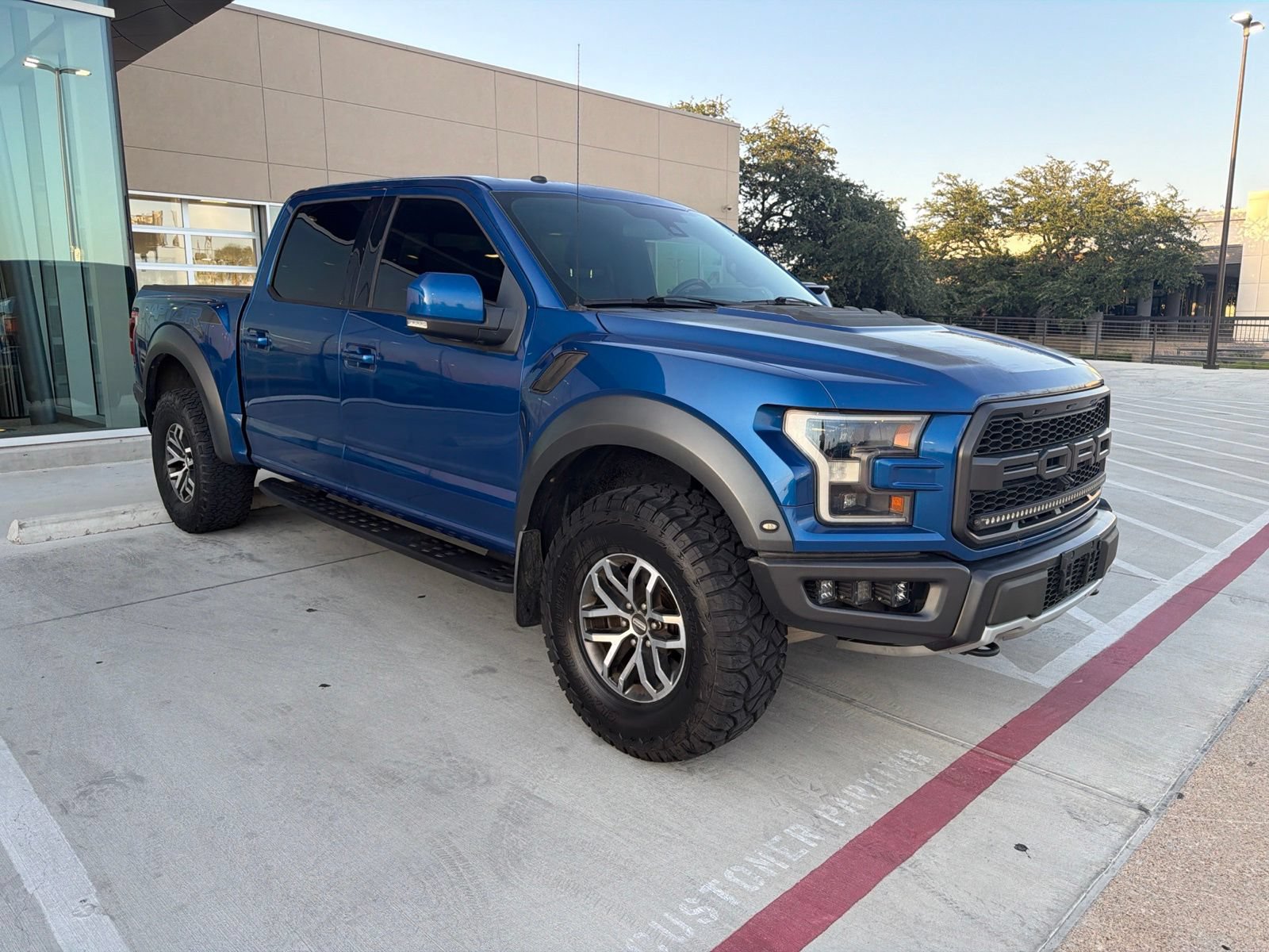 Used 2018 Ford F150 Raptor w/ Equipment Group 802A Luxury AWD/4WD image 3