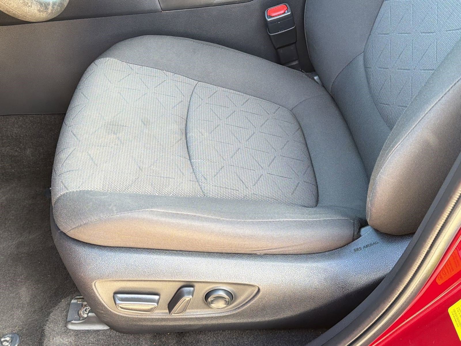 Used 2022 Toyota RAV4 XLE w/ Convenience Package image 14