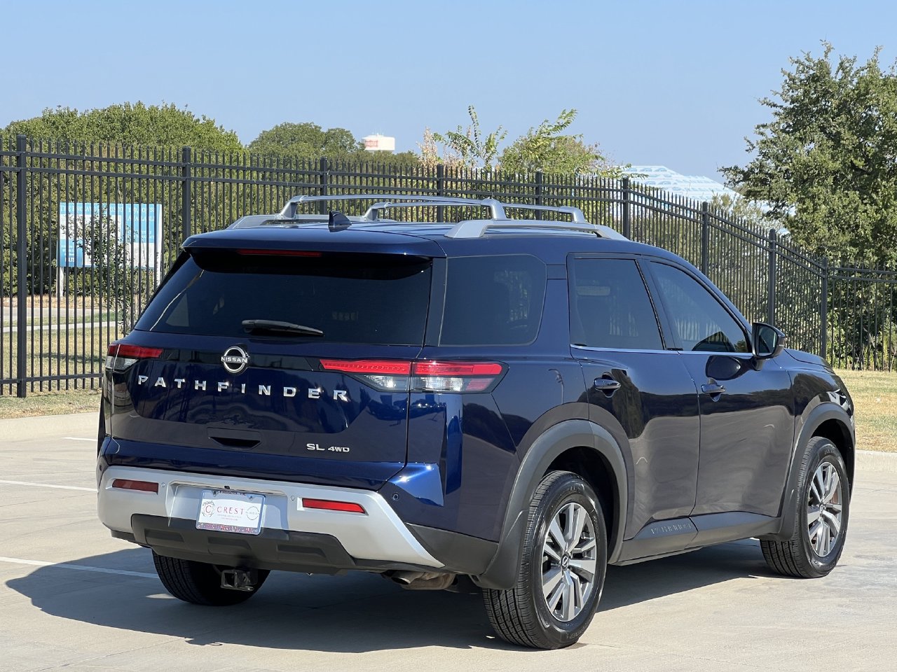 Used 2023 Nissan Pathfinder SL AWD/4WD image 4