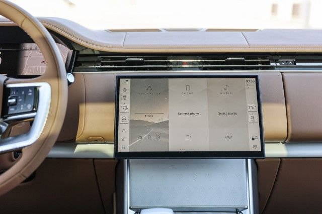 New 2025 Land Rover Range Rover SV image 15