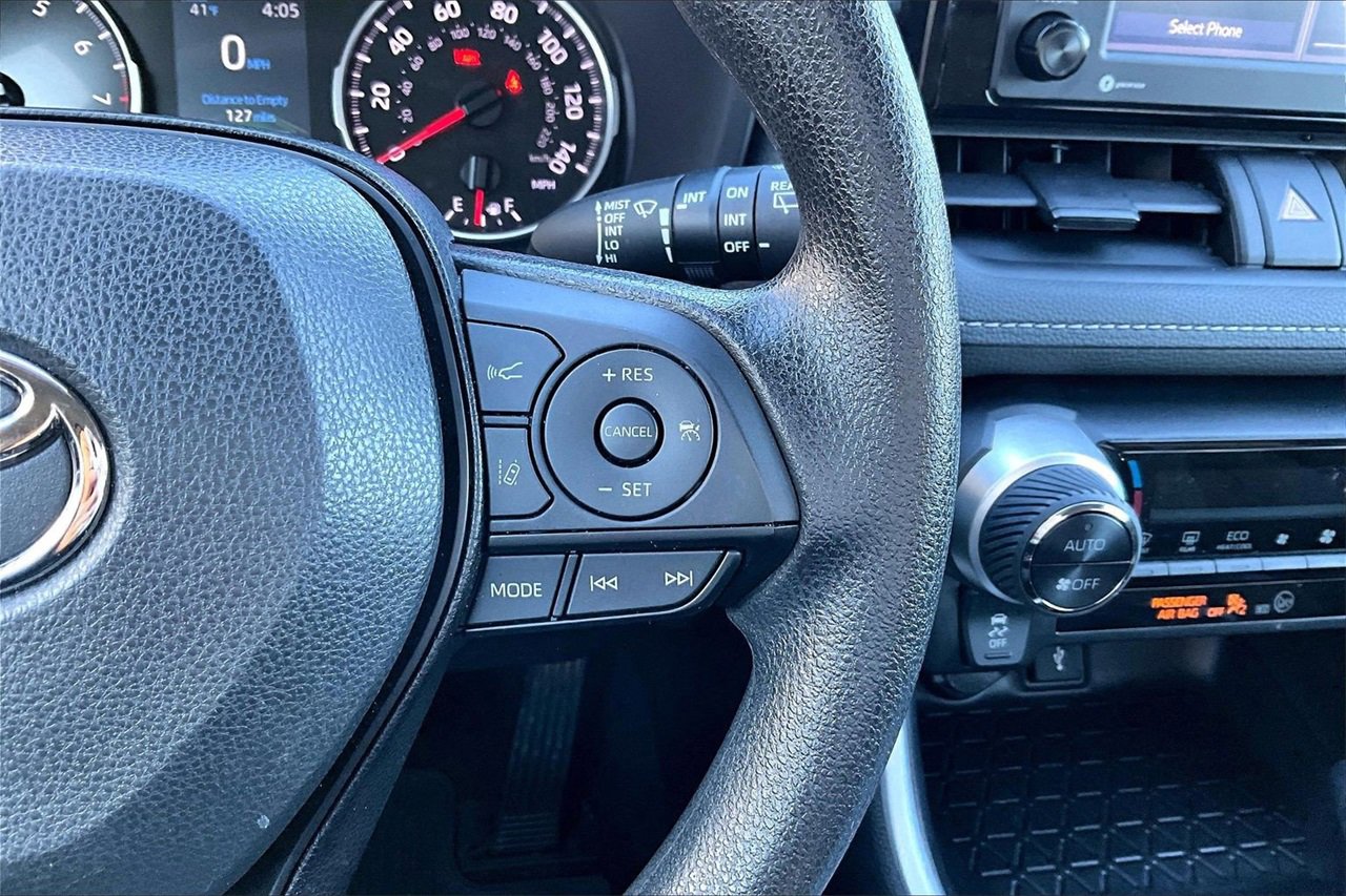 Used 2022 Toyota RAV4 XLE image 28